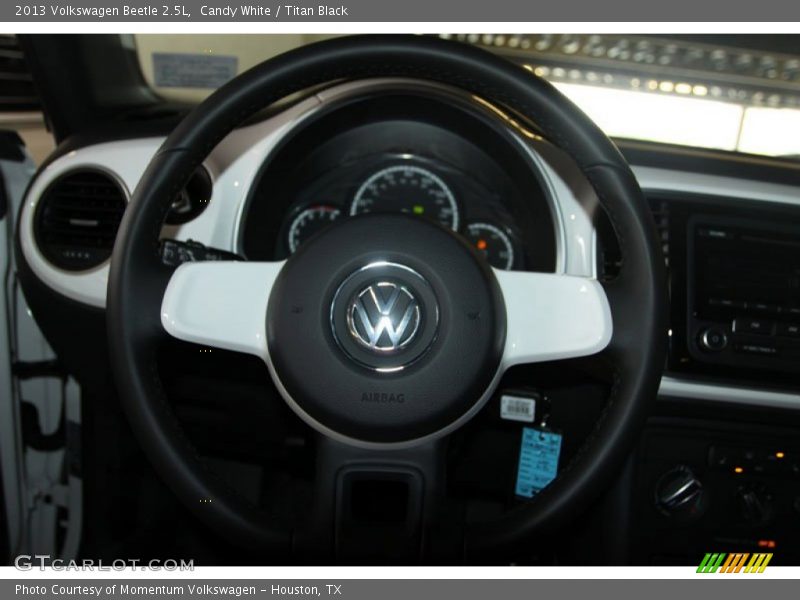 Candy White / Titan Black 2013 Volkswagen Beetle 2.5L