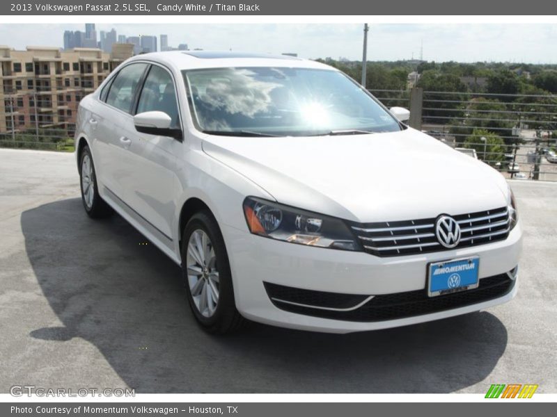 Candy White / Titan Black 2013 Volkswagen Passat 2.5L SEL