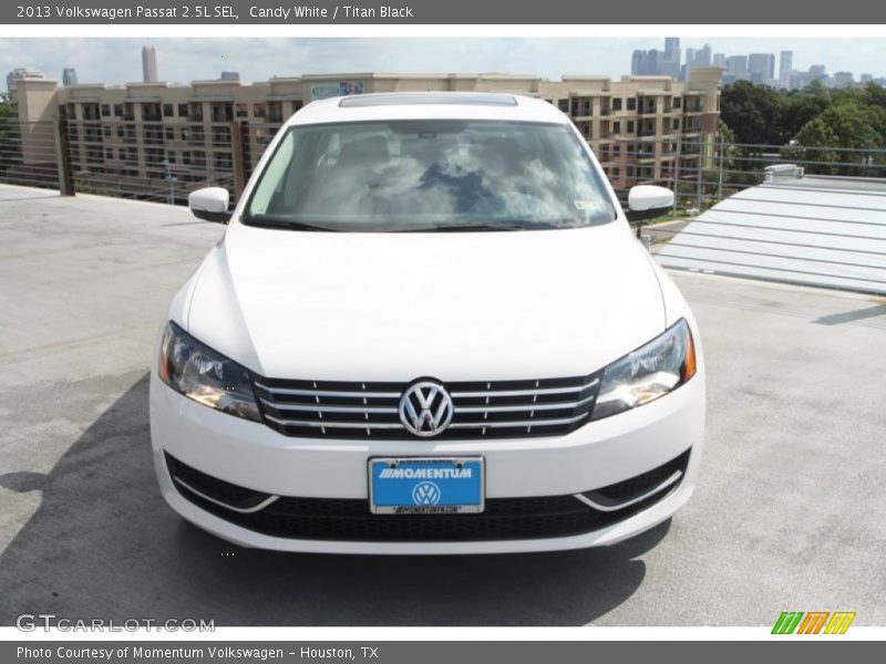 Candy White / Titan Black 2013 Volkswagen Passat 2.5L SEL