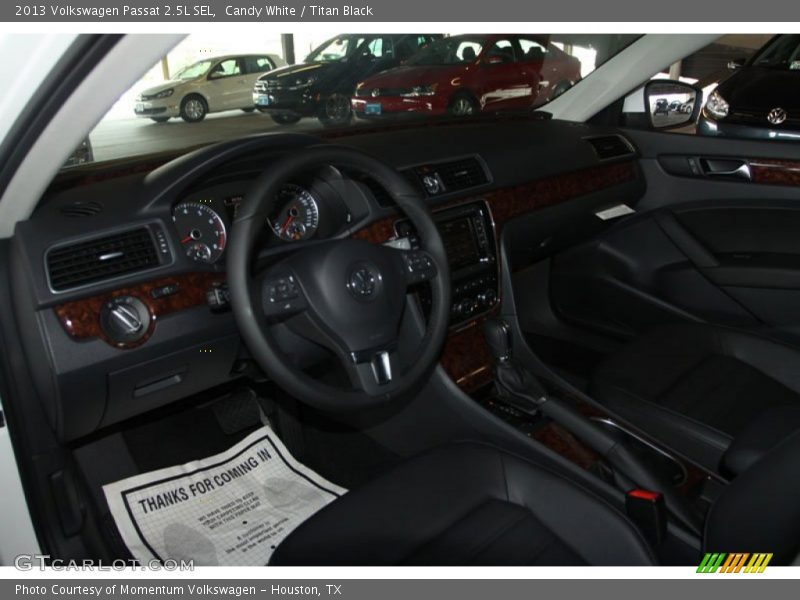 Candy White / Titan Black 2013 Volkswagen Passat 2.5L SEL