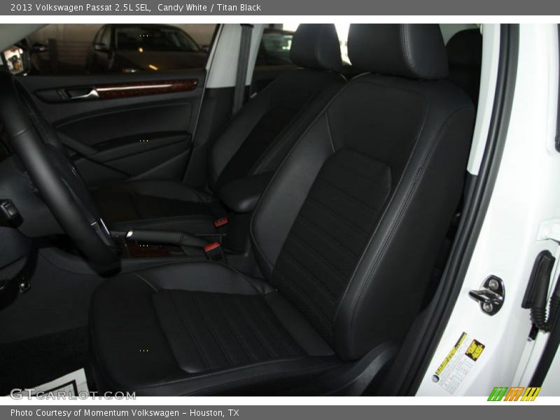 Candy White / Titan Black 2013 Volkswagen Passat 2.5L SEL