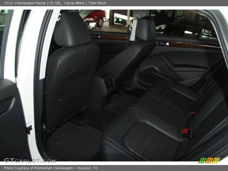 Candy White / Titan Black 2013 Volkswagen Passat 2.5L SEL