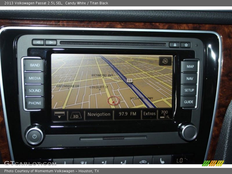 Candy White / Titan Black 2013 Volkswagen Passat 2.5L SEL