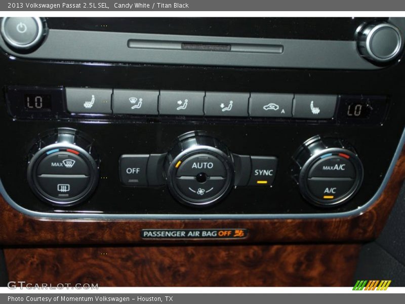 Candy White / Titan Black 2013 Volkswagen Passat 2.5L SEL