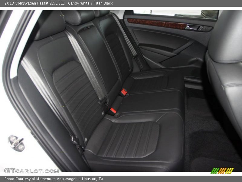 Candy White / Titan Black 2013 Volkswagen Passat 2.5L SEL