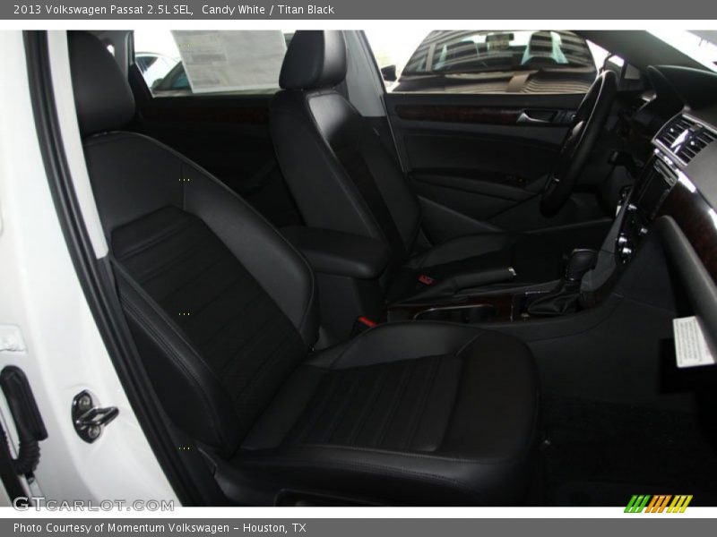 Candy White / Titan Black 2013 Volkswagen Passat 2.5L SEL