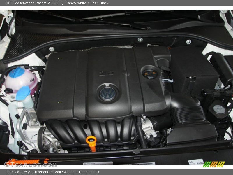 Candy White / Titan Black 2013 Volkswagen Passat 2.5L SEL