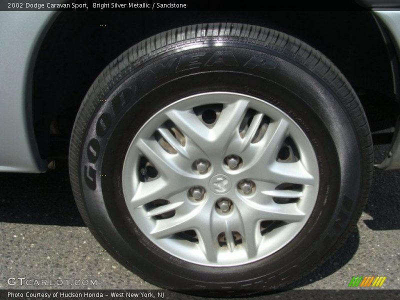 Bright Silver Metallic / Sandstone 2002 Dodge Caravan Sport