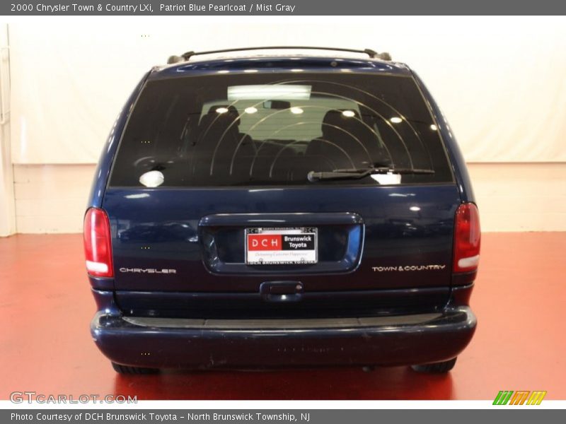 Patriot Blue Pearlcoat / Mist Gray 2000 Chrysler Town & Country LXi