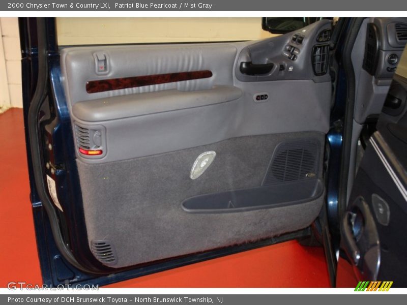 Patriot Blue Pearlcoat / Mist Gray 2000 Chrysler Town & Country LXi