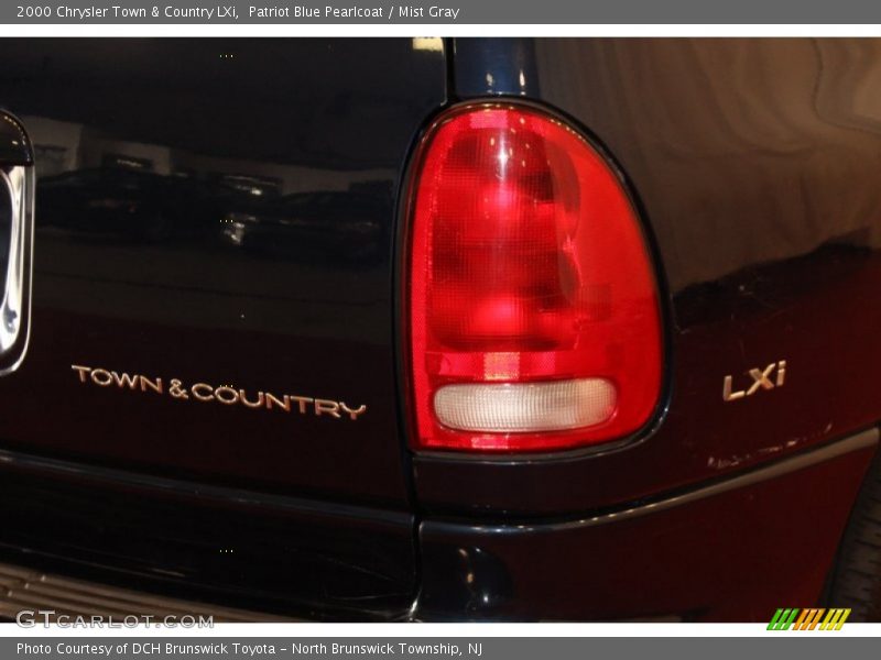 Patriot Blue Pearlcoat / Mist Gray 2000 Chrysler Town & Country LXi