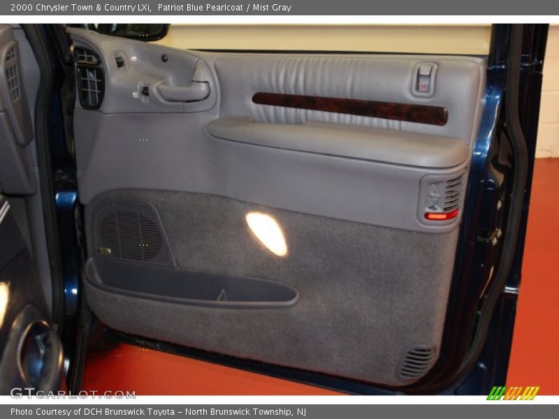 Patriot Blue Pearlcoat / Mist Gray 2000 Chrysler Town & Country LXi
