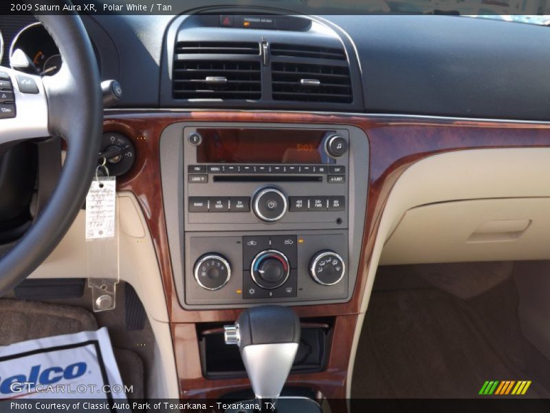 Polar White / Tan 2009 Saturn Aura XR