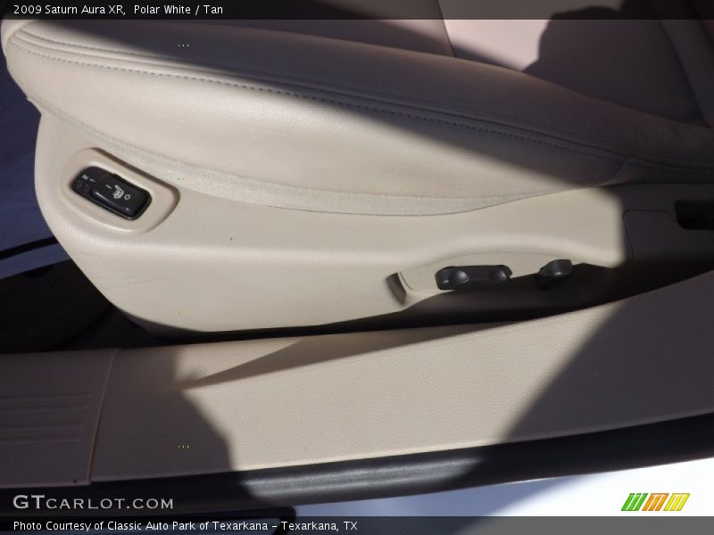 Polar White / Tan 2009 Saturn Aura XR