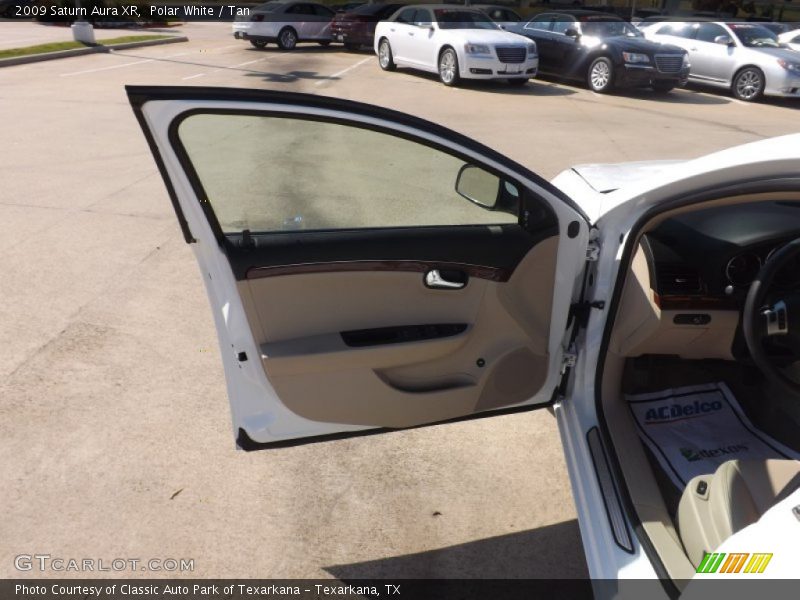 Polar White / Tan 2009 Saturn Aura XR