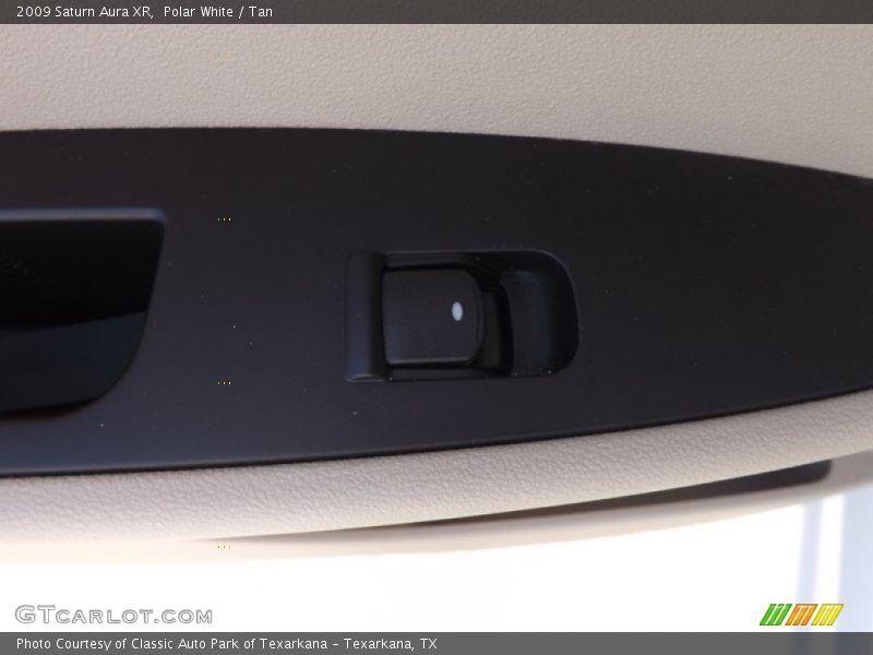 Polar White / Tan 2009 Saturn Aura XR