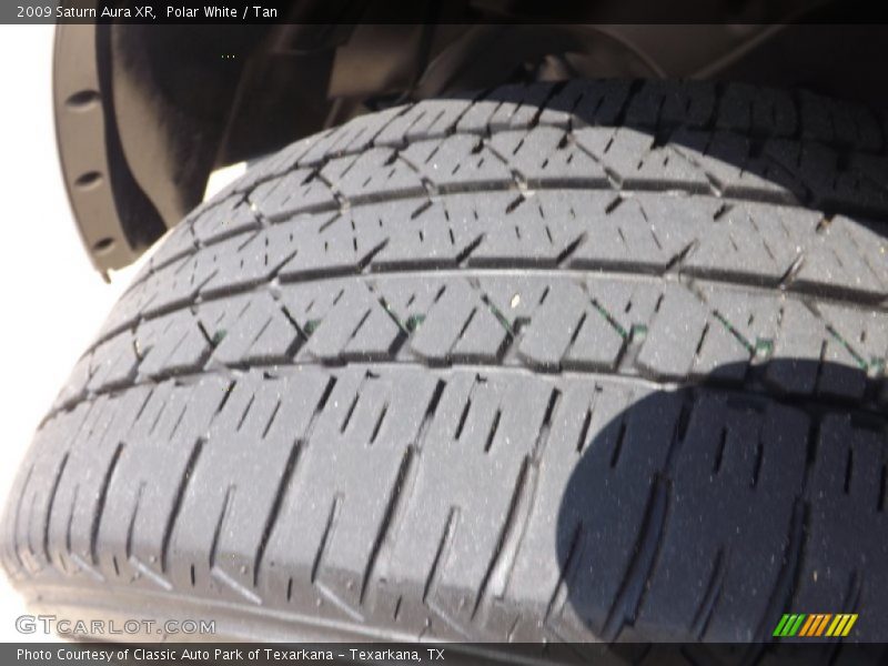 Polar White / Tan 2009 Saturn Aura XR