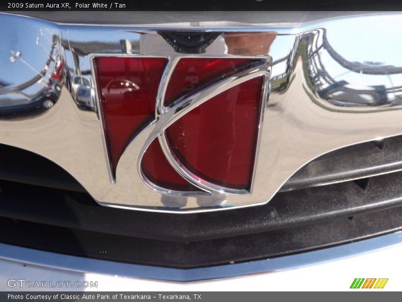 Polar White / Tan 2009 Saturn Aura XR