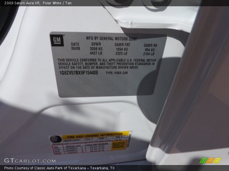 Polar White / Tan 2009 Saturn Aura XR