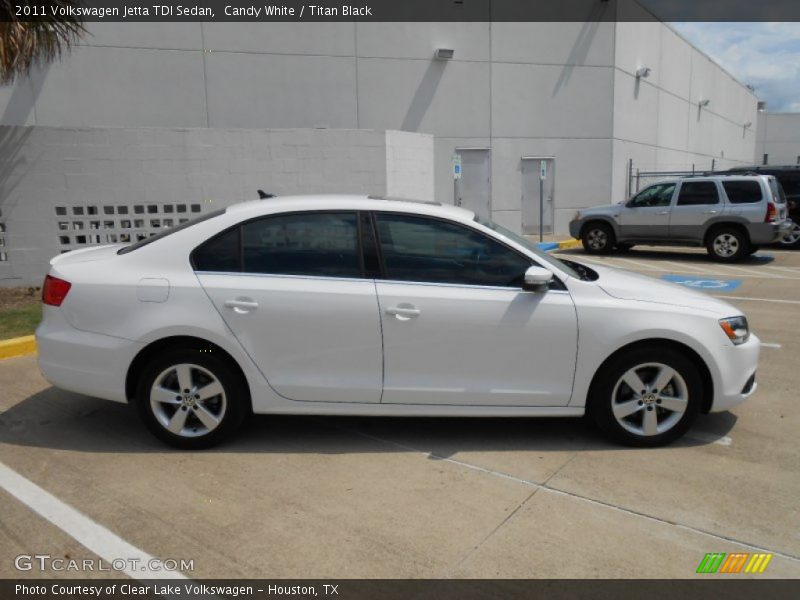 Candy White / Titan Black 2011 Volkswagen Jetta TDI Sedan