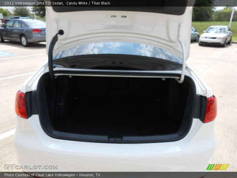 Candy White / Titan Black 2011 Volkswagen Jetta TDI Sedan