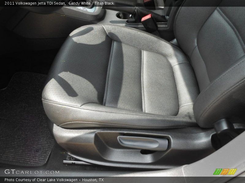 Candy White / Titan Black 2011 Volkswagen Jetta TDI Sedan