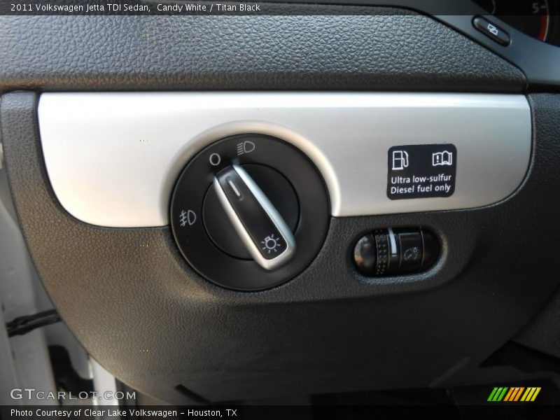 Candy White / Titan Black 2011 Volkswagen Jetta TDI Sedan