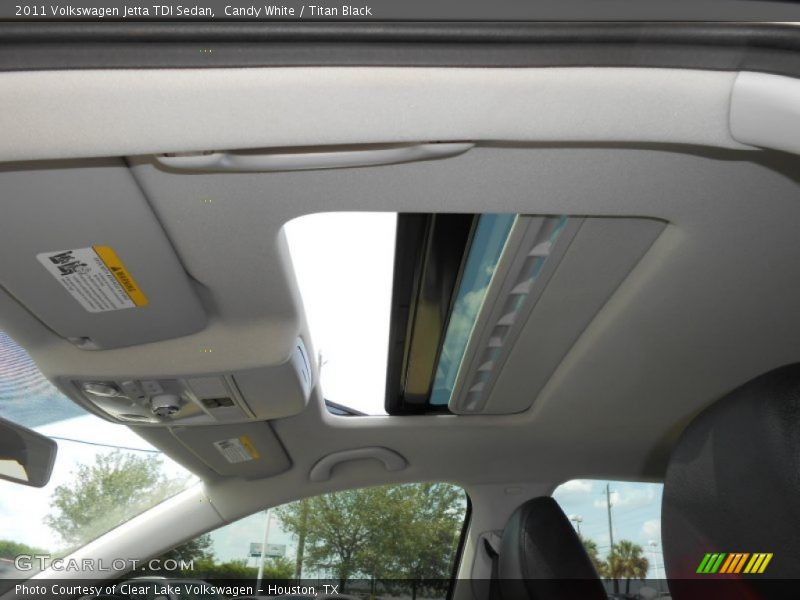Candy White / Titan Black 2011 Volkswagen Jetta TDI Sedan