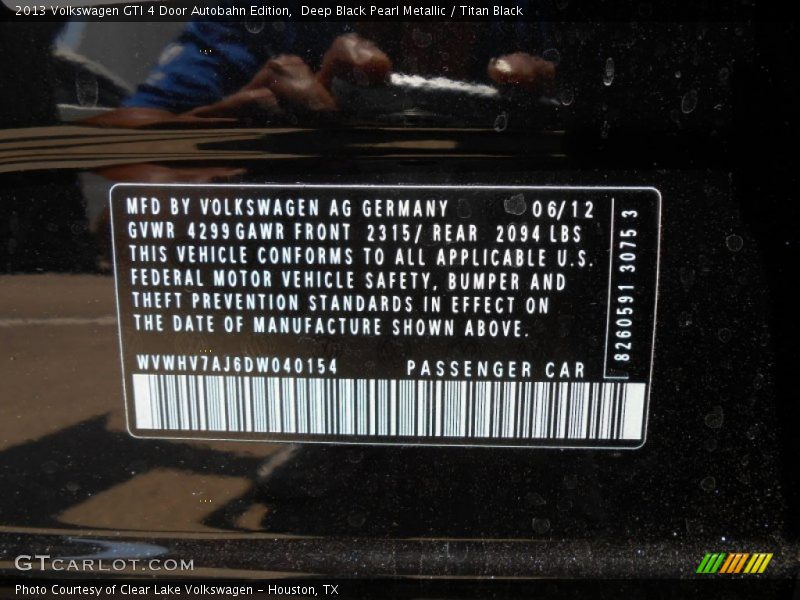 Deep Black Pearl Metallic / Titan Black 2013 Volkswagen GTI 4 Door Autobahn Edition