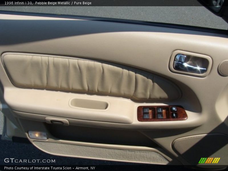 Pebble Beige Metallic / Pure Beige 1998 Infiniti I 30