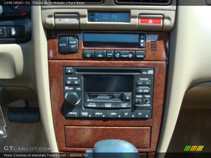 Pebble Beige Metallic / Pure Beige 1998 Infiniti I 30