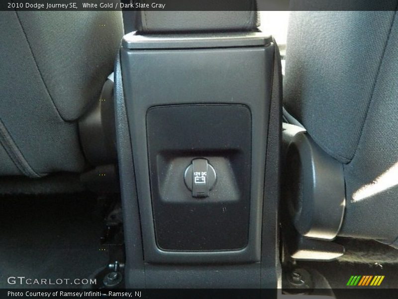 White Gold / Dark Slate Gray 2010 Dodge Journey SE