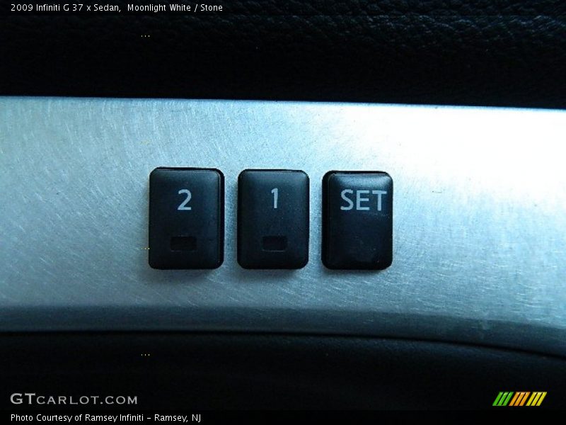 Moonlight White / Stone 2009 Infiniti G 37 x Sedan