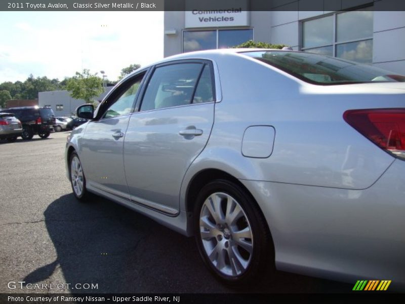 Classic Silver Metallic / Black 2011 Toyota Avalon