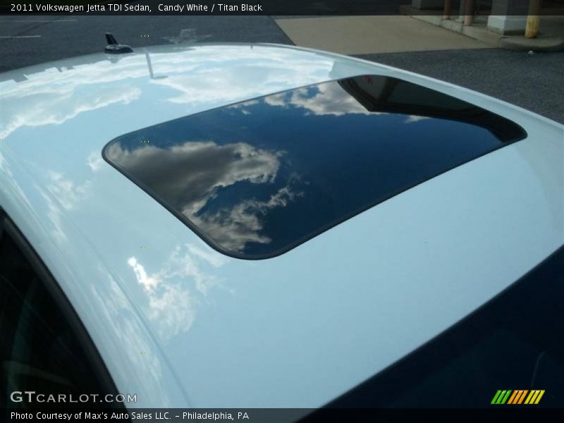Candy White / Titan Black 2011 Volkswagen Jetta TDI Sedan