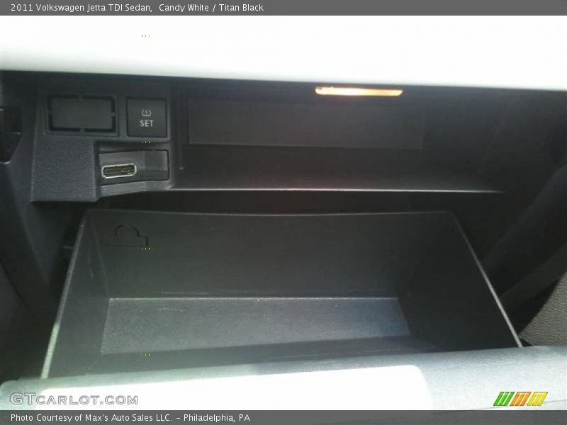 Candy White / Titan Black 2011 Volkswagen Jetta TDI Sedan