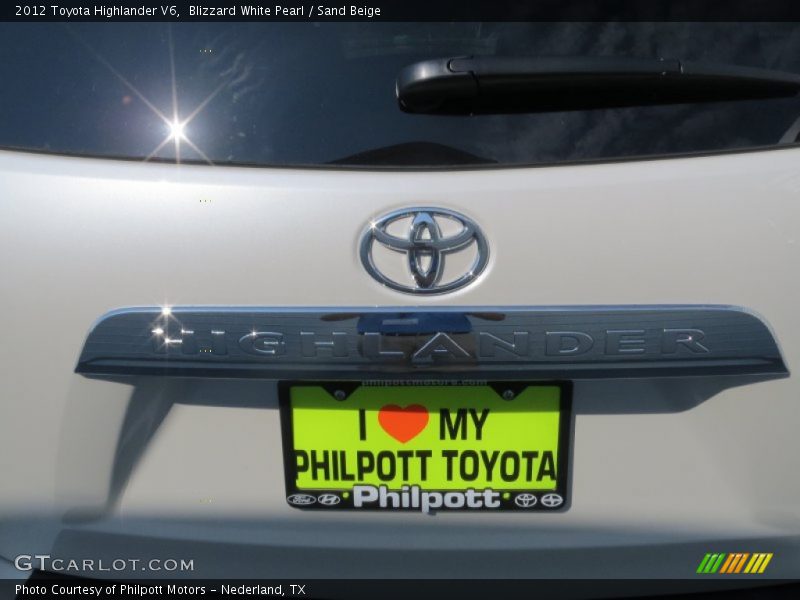 Blizzard White Pearl / Sand Beige 2012 Toyota Highlander V6