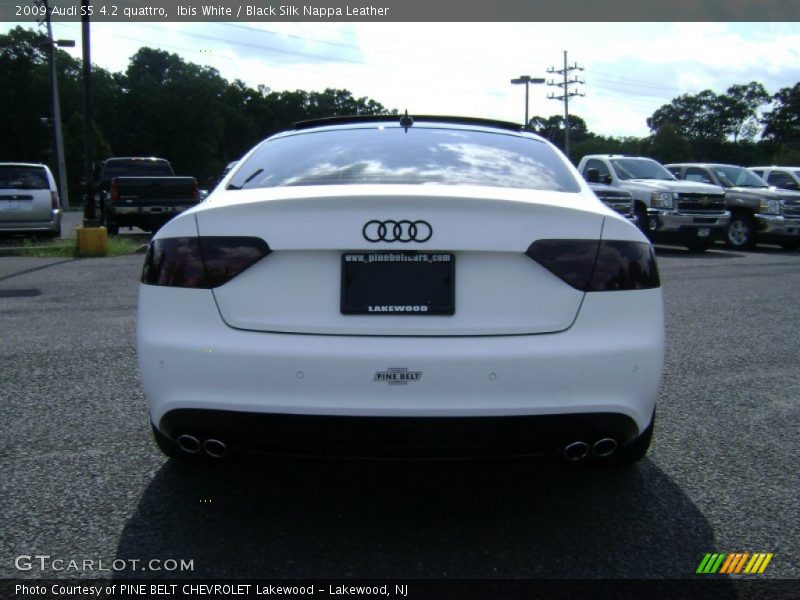 Ibis White / Black Silk Nappa Leather 2009 Audi S5 4.2 quattro