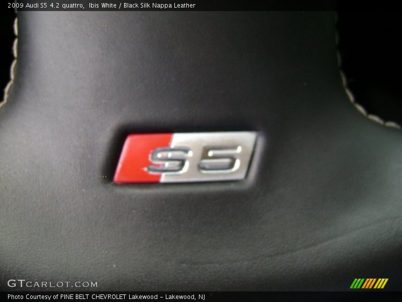 Ibis White / Black Silk Nappa Leather 2009 Audi S5 4.2 quattro