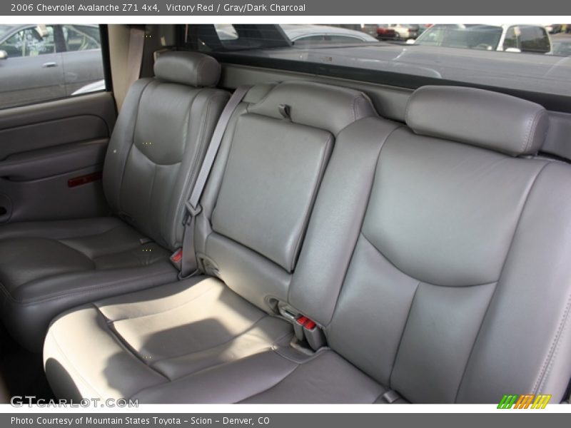 Victory Red / Gray/Dark Charcoal 2006 Chevrolet Avalanche Z71 4x4