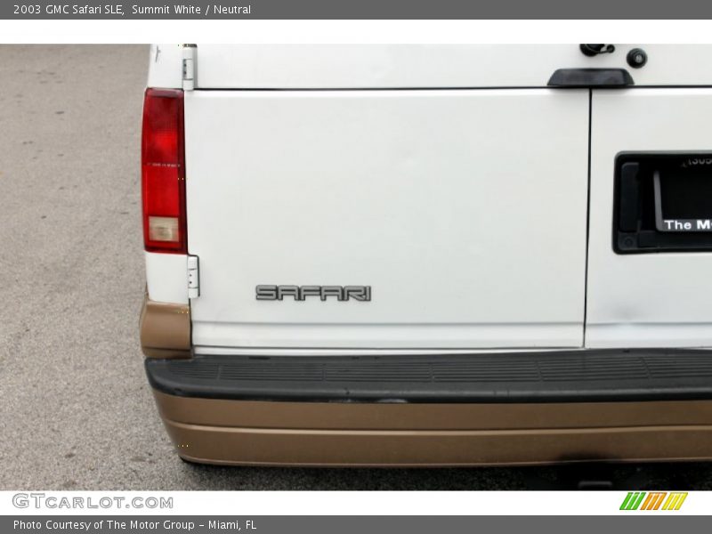 Summit White / Neutral 2003 GMC Safari SLE