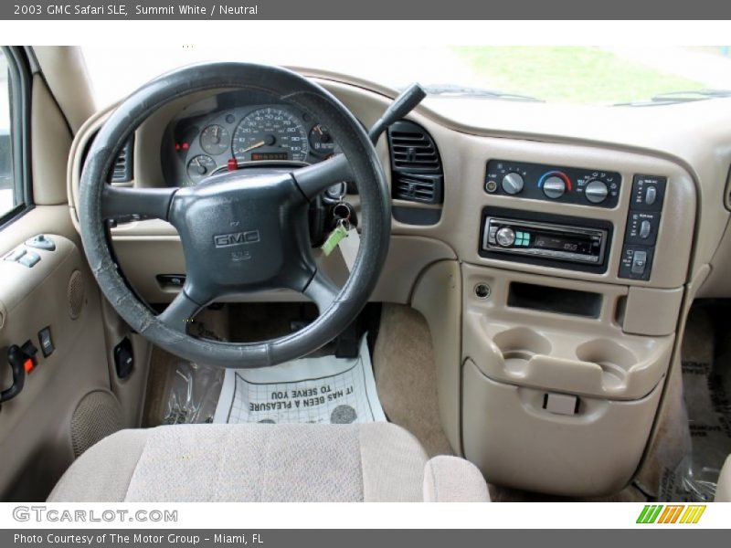 Dashboard of 2003 Safari SLE
