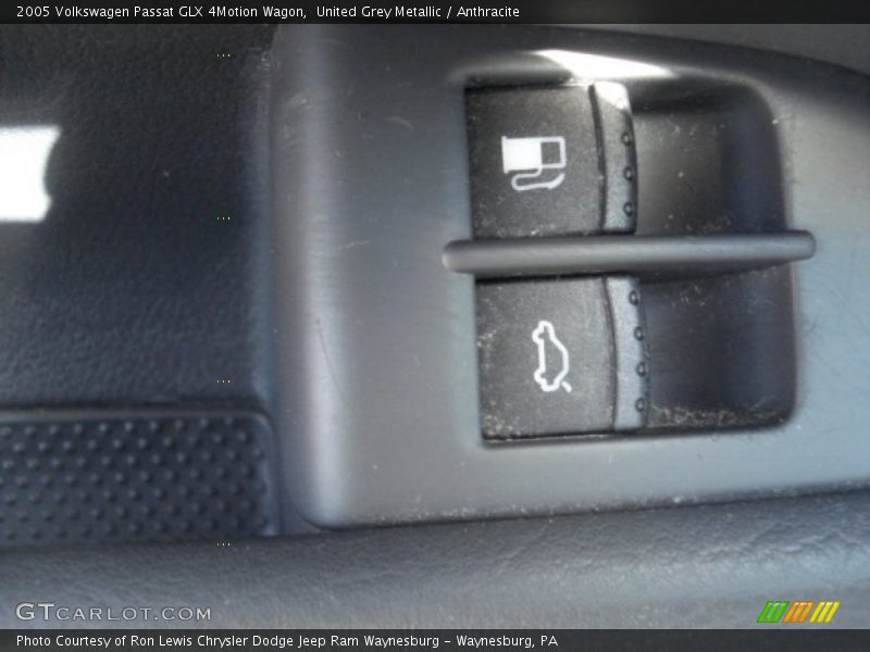 United Grey Metallic / Anthracite 2005 Volkswagen Passat GLX 4Motion Wagon