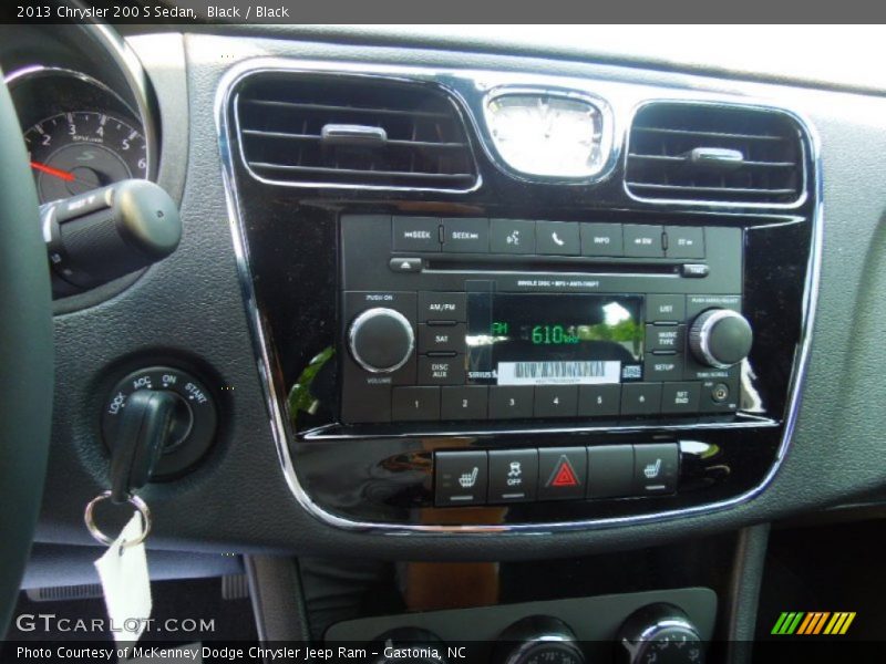 Controls of 2013 200 S Sedan