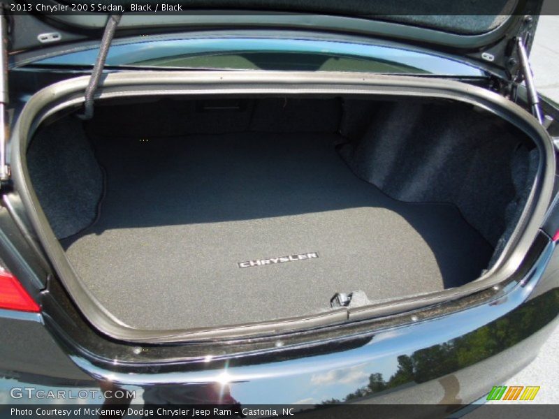  2013 200 S Sedan Trunk