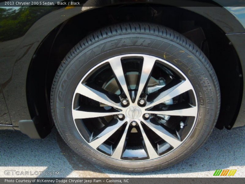  2013 200 S Sedan Wheel