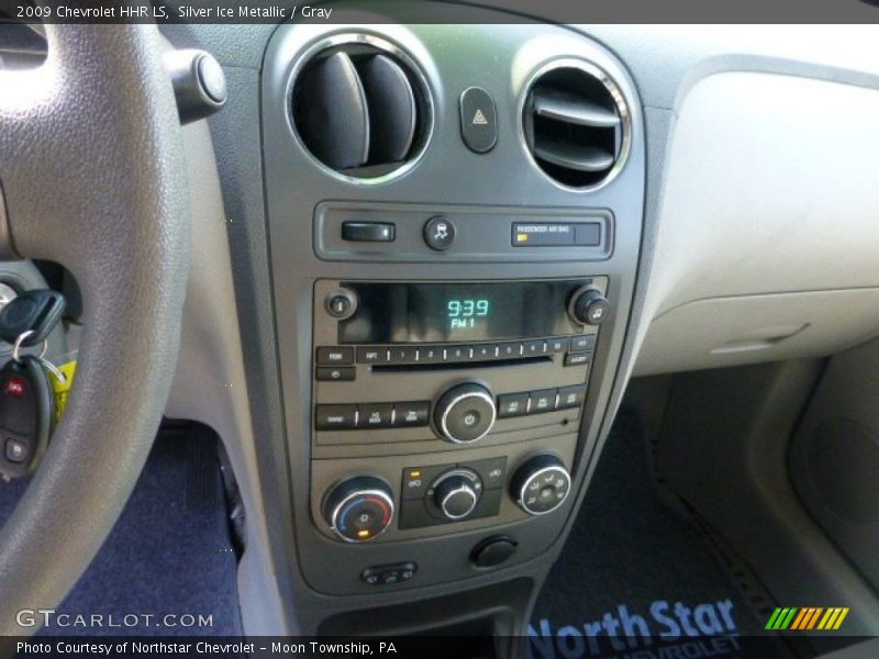 Silver Ice Metallic / Gray 2009 Chevrolet HHR LS