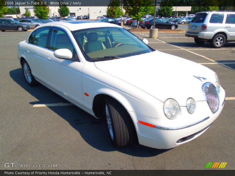 White Onyx / Ivory 2006 Jaguar S-Type 3.0