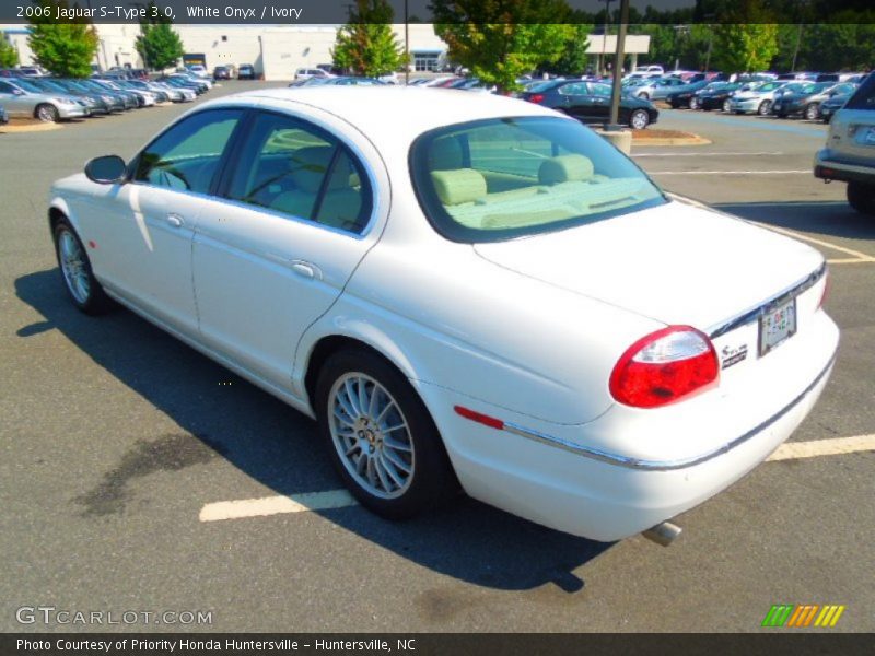 White Onyx / Ivory 2006 Jaguar S-Type 3.0