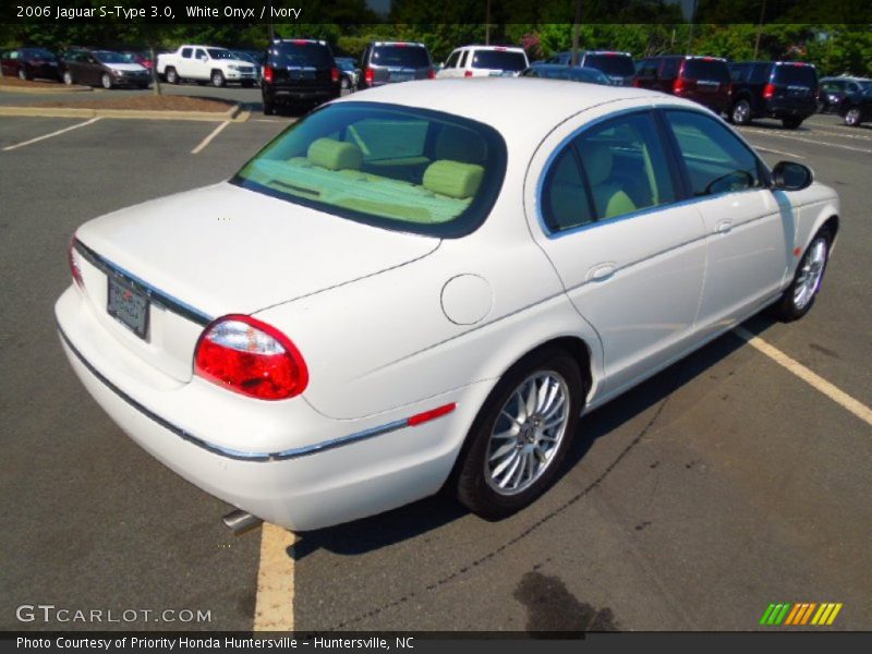 White Onyx / Ivory 2006 Jaguar S-Type 3.0